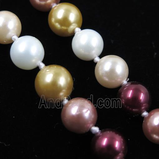 Pearlized Shell knoted necklace with clasp, round