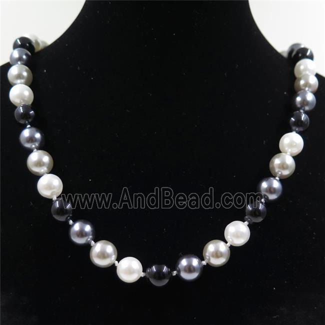 Pearlized Shell knoted necklace with clasp, round